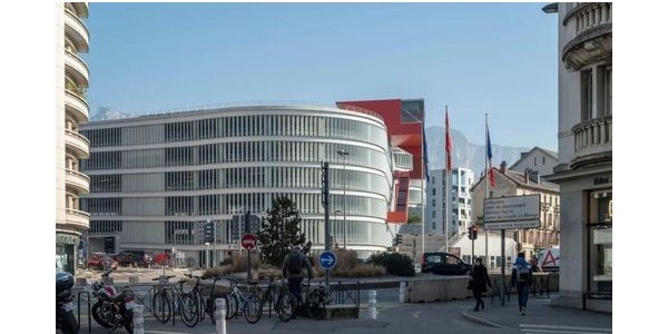 法國(guó)停車樓的“紅手臂”，俯瞰城市的觀景臺(tái) / He?rault Arnod Architectures