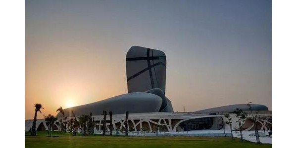 近10萬(wàn)節(jié)鋼管組成5個(gè)“大石頭”，壕氣滿滿還得是沙特！