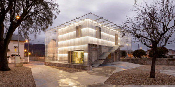 傳統(tǒng)與現(xiàn)代，石頭農(nóng)舍化身為共享工作室！