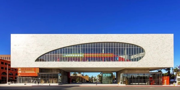 簡約現(xiàn)代 | 架空型圖書館