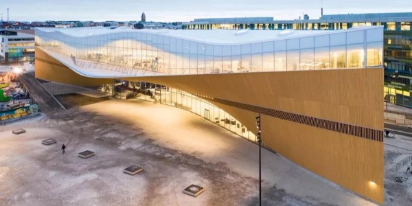 史上最不務正業(yè)圖書館，燒了7.5億成遛娃場地，人們卻說這錢花得值？