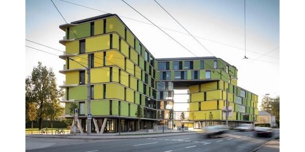 多層公寓：弧形起伏陽臺立面設(shè)計(jì)