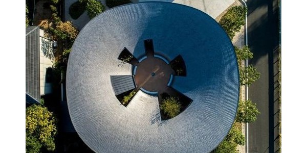 日本福岡有一座天空的容器！