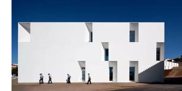 建筑如此干凈，撇你一眼無憾