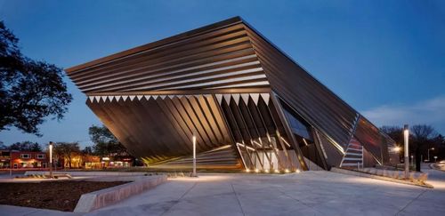 扎哈·哈迪德建筑事務(wù)所設(shè)計(jì)的Eli & Edythe Broad藝術(shù)博物館開(kāi)放10周年