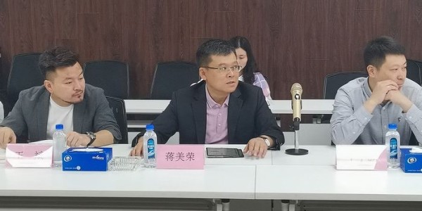 中國(guó)鄉(xiāng)建院何軍蒞臨貴陽(yáng)市建筑設(shè)計(jì)院作《淺談鄉(xiāng)村振興》主題演講，開(kāi)展交流活動(dòng)
