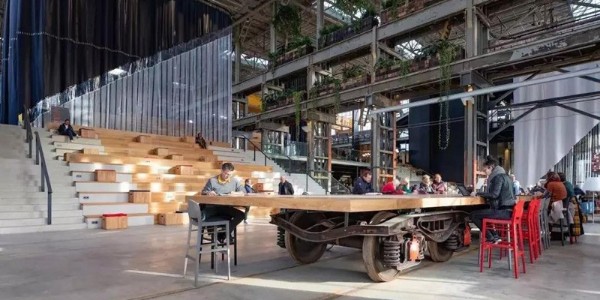 舊火車廠改造的圖書館，由知識鏈接的小城市！