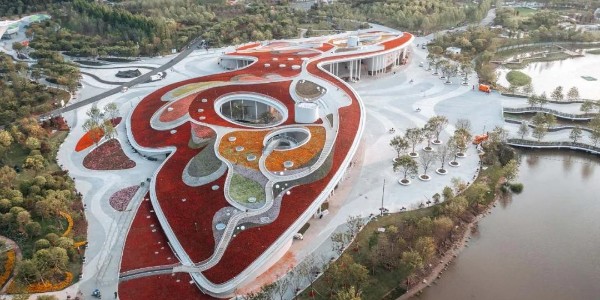 巨型的覆土“蝴蝶”，第十屆中國(guó)花卉博覽會(huì)世紀(jì)館